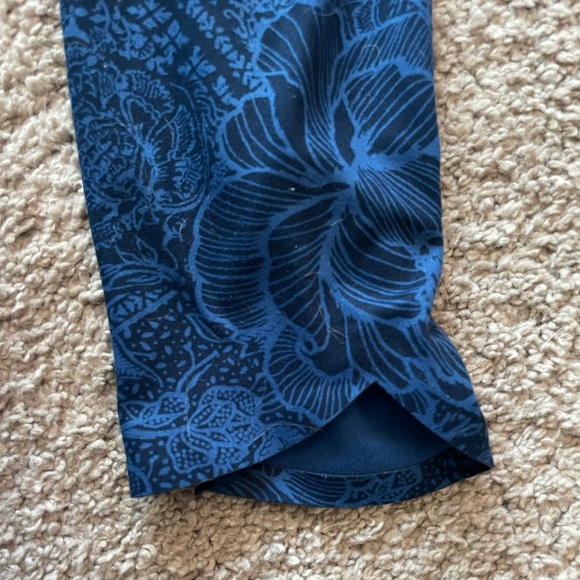 Two Athleta 7/8 tights - Picture 6 of 8